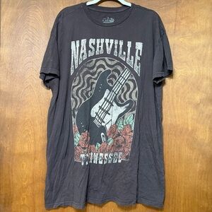 Goodie Two Sleeves Nashville Tennessee Guitar Graphic Tee Size Large
